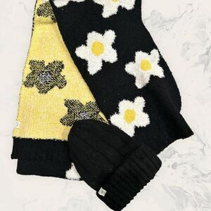 New Nordstrom BP. Daisy Pattern with Reversible Scarf and Knit Black Beanie- Bla
